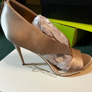 NIB, Satin Gold, 9.5